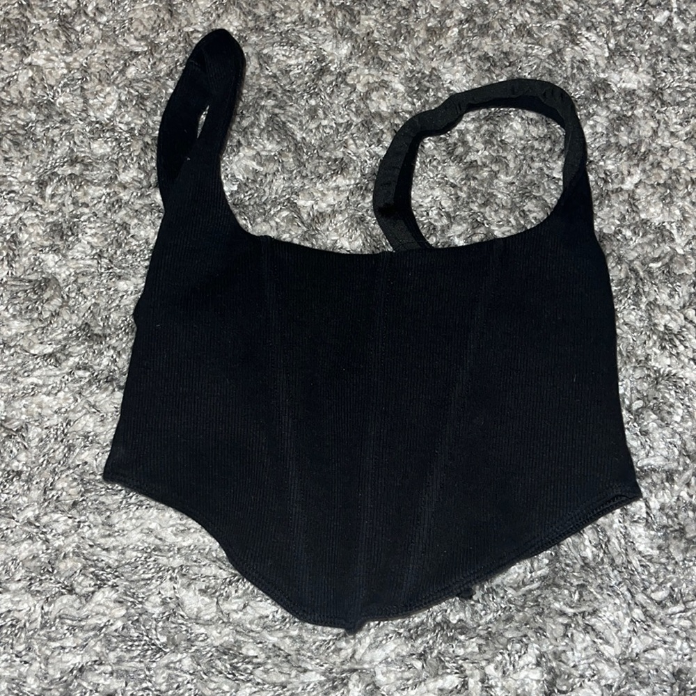 Black zip-up crop top